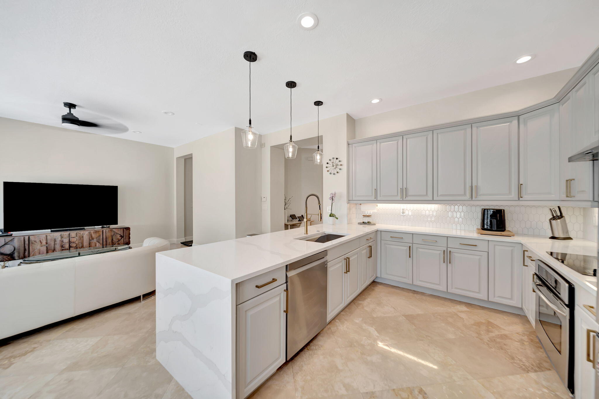 103 Via Poinciana Street