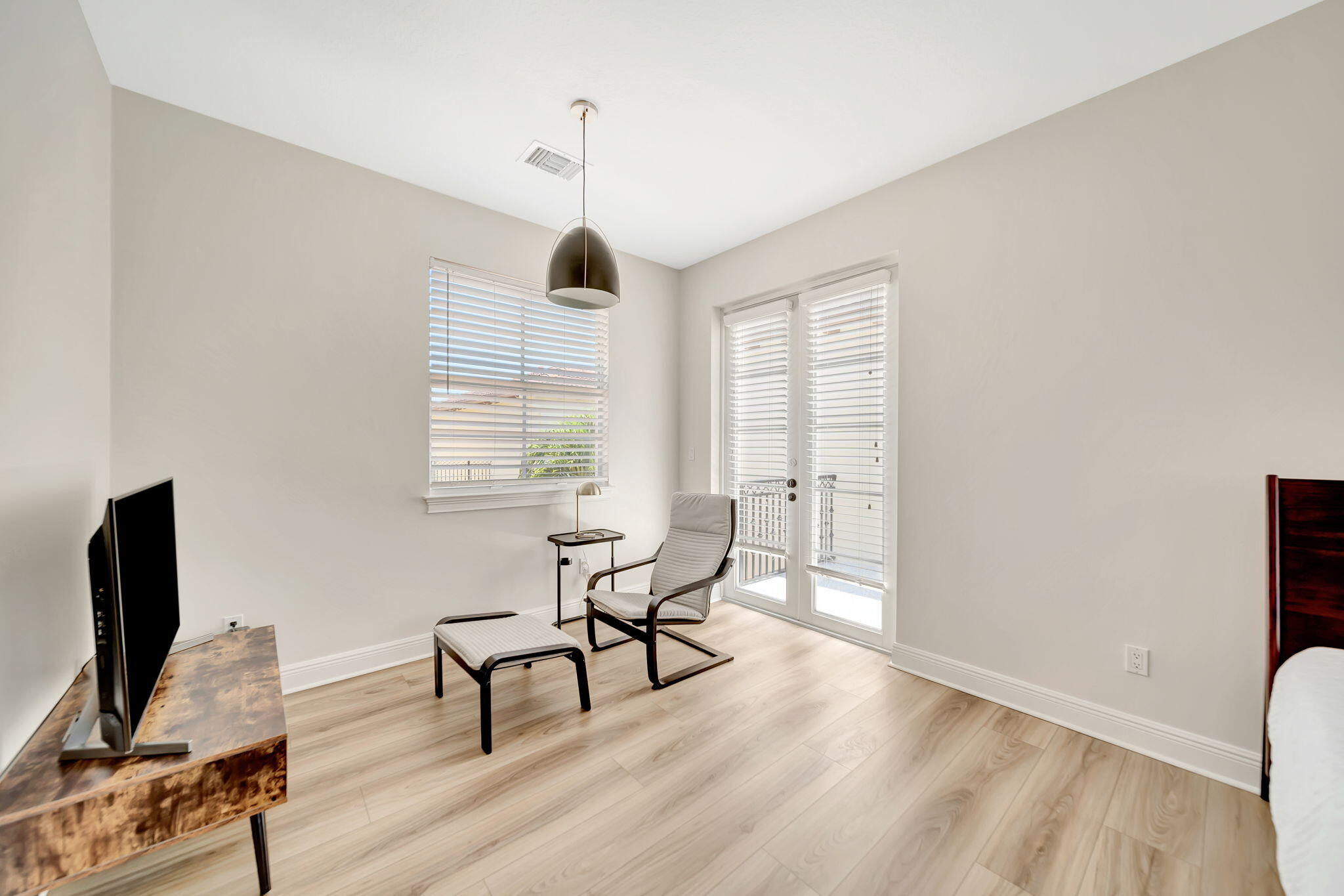 103 Via Poinciana Street