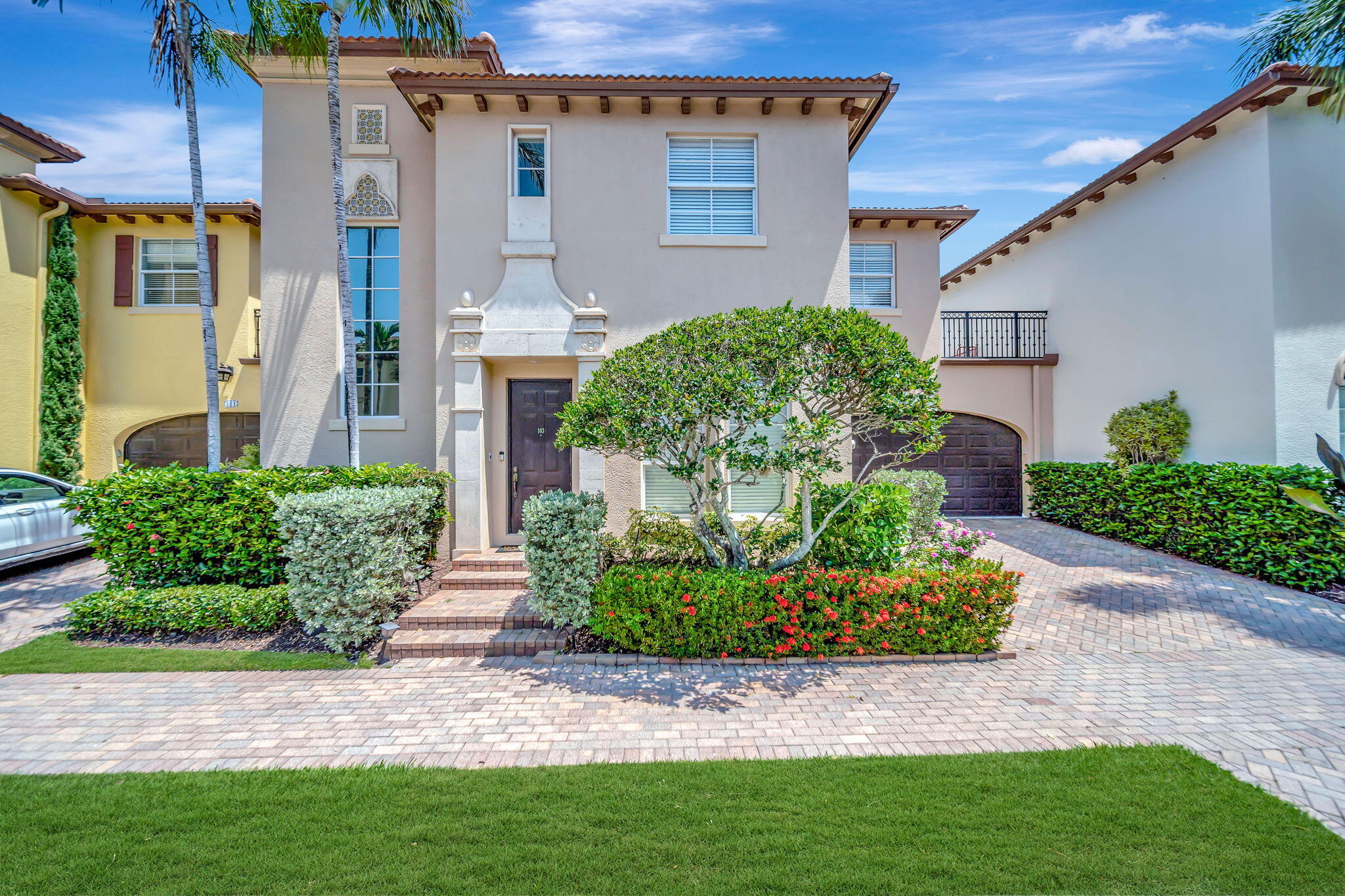 103 Via Poinciana Street