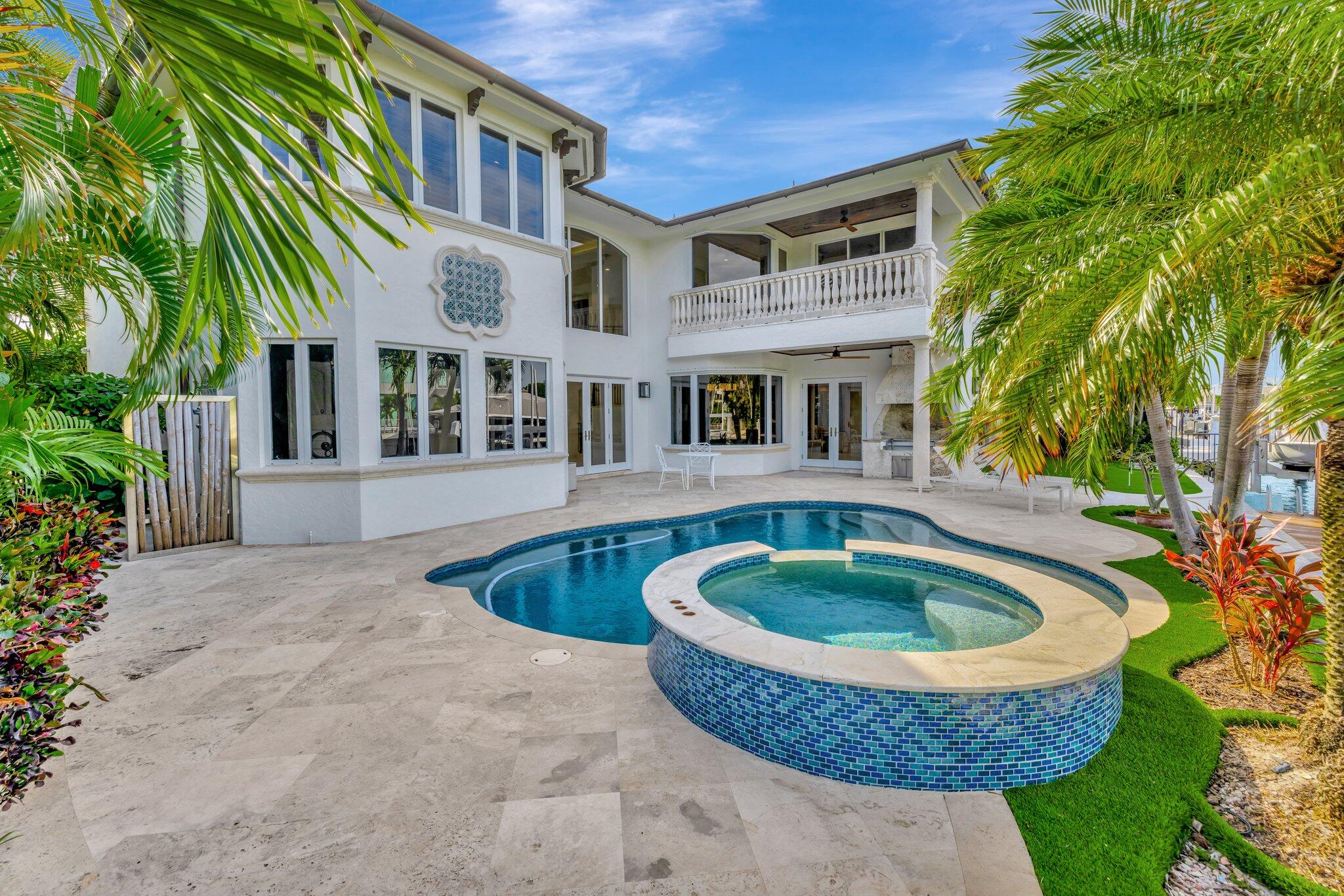 881 NE 32nd Street