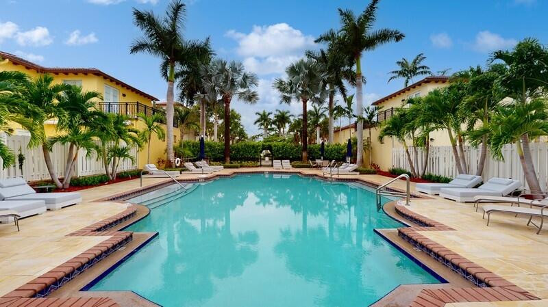 20 Via Floresta Drive