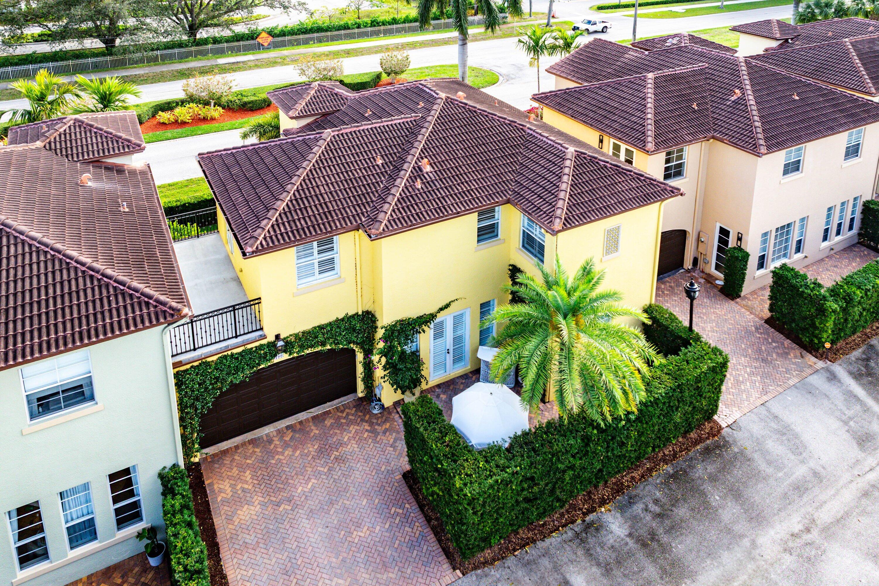 100 Via Floresta Drive
