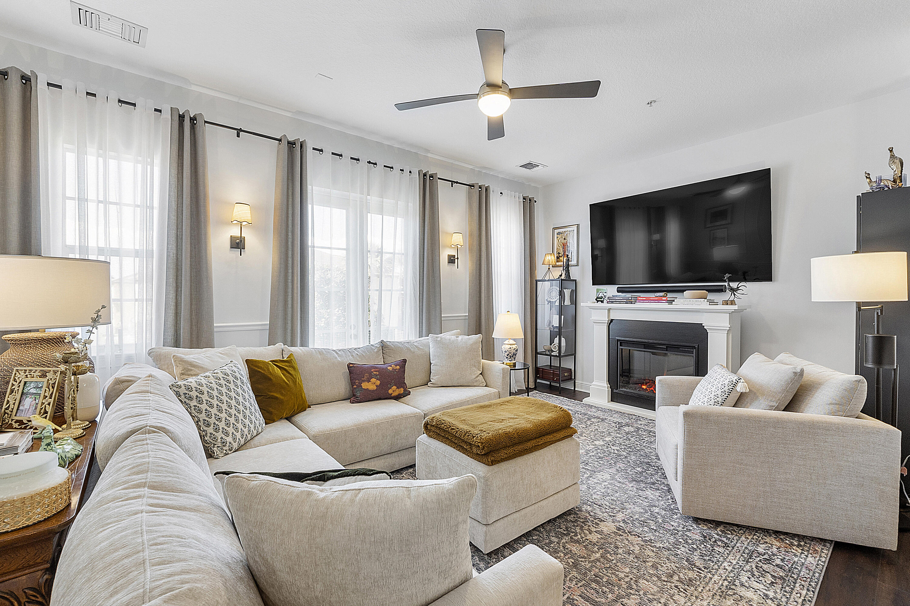 7654 Via Flores Way