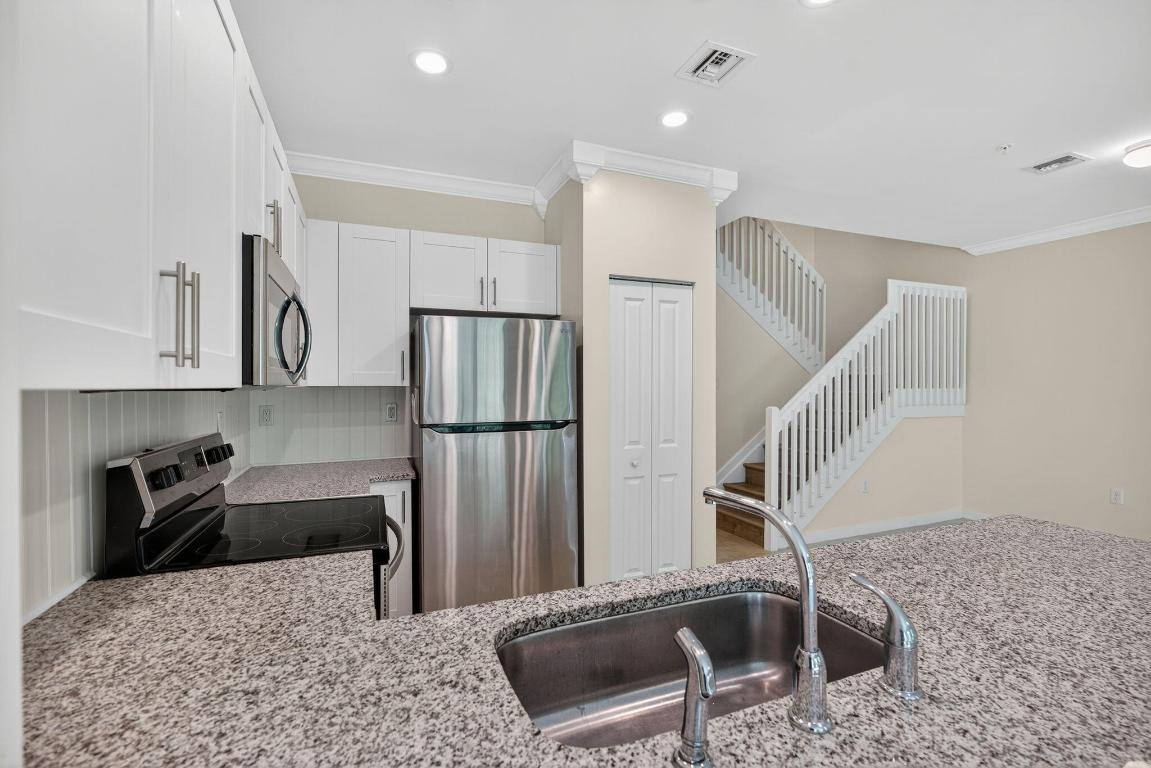 6265 SE Fauna Terrace