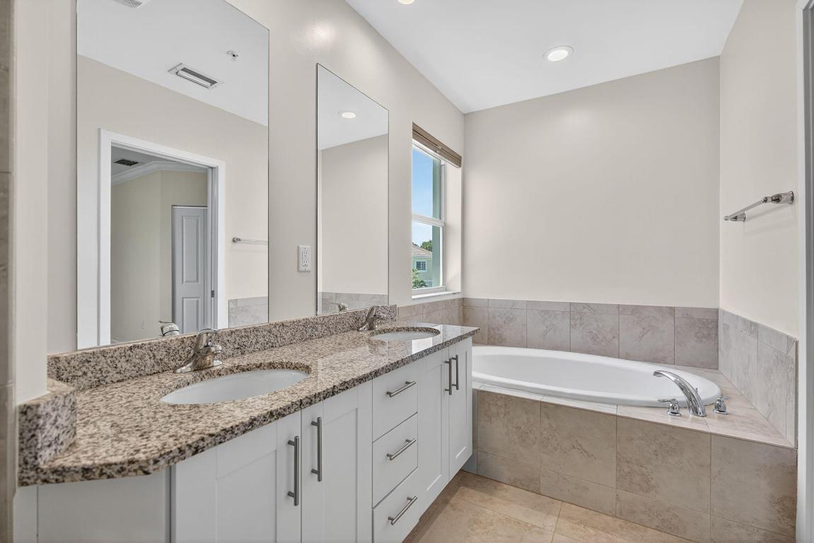 6265 SE Fauna Terrace