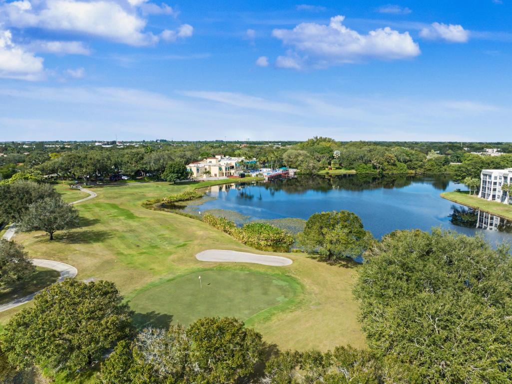 9235 Lagoon Place 302