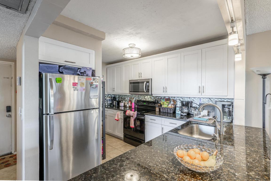 9235 Lagoon Place 302