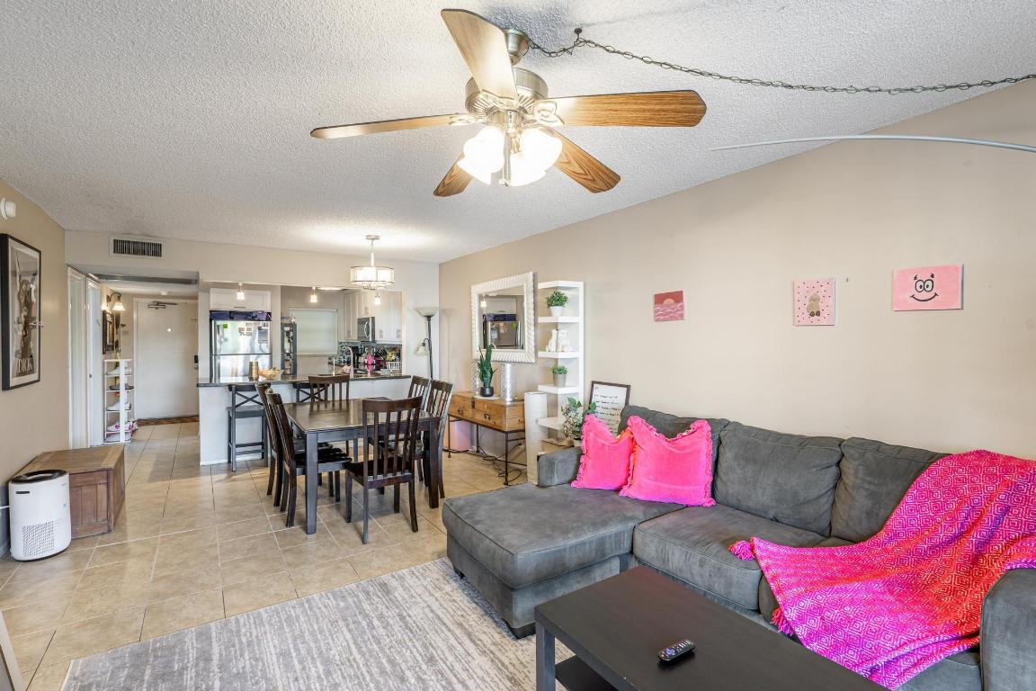 9235 Lagoon Place 302