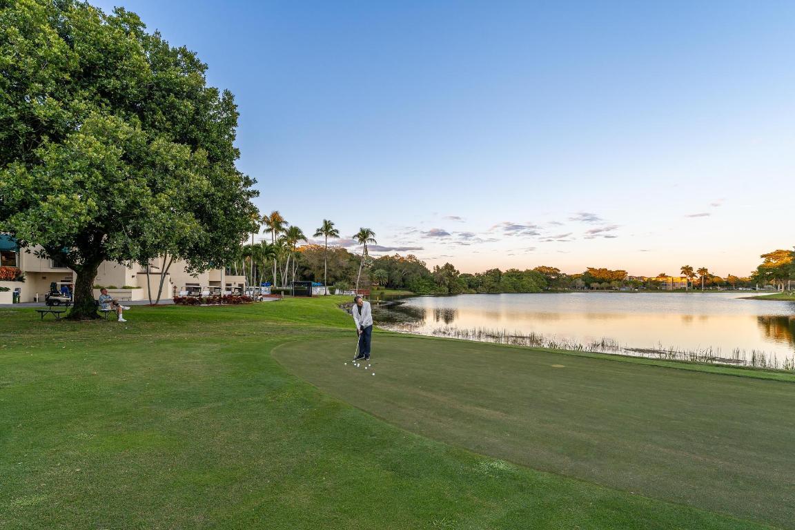 9235 Lagoon Place 302