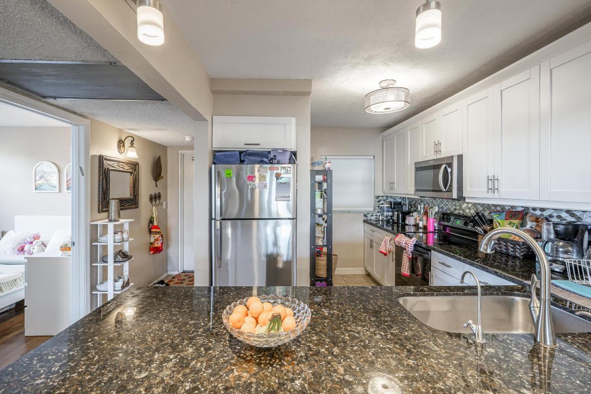 9235 Lagoon Place 302