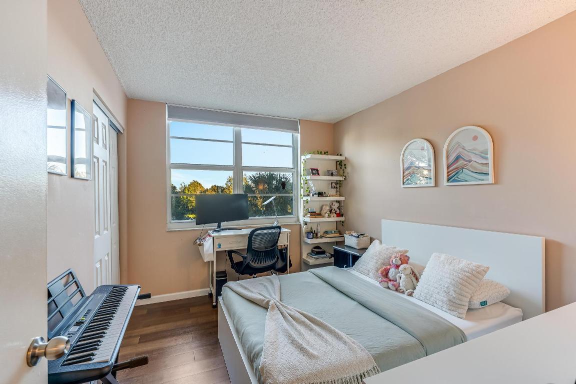 9235 Lagoon Place 302