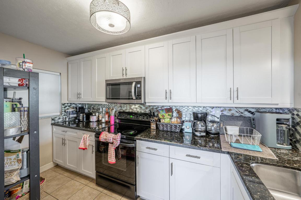 9235 Lagoon Place 302