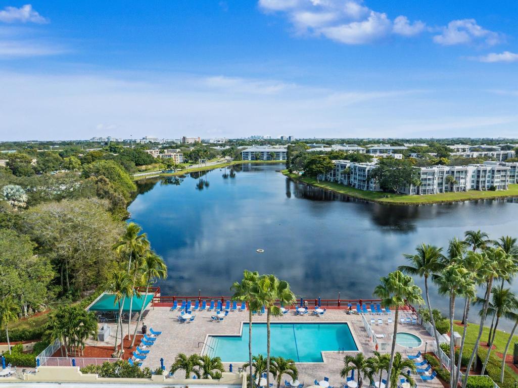 9235 Lagoon Place 302