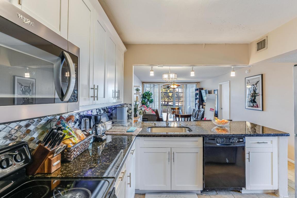 9235 Lagoon Place 302