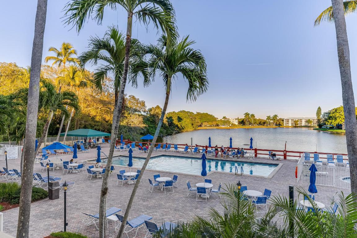 9235 Lagoon Place 302