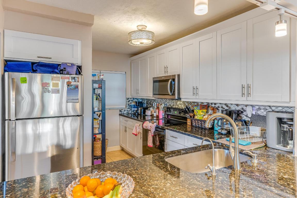 9235 Lagoon Place 302