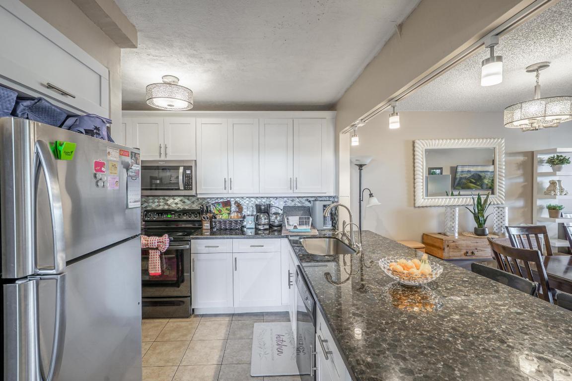 9235 Lagoon Place 302