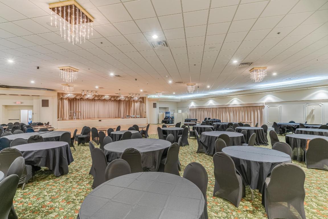 9235 Lagoon Place 302