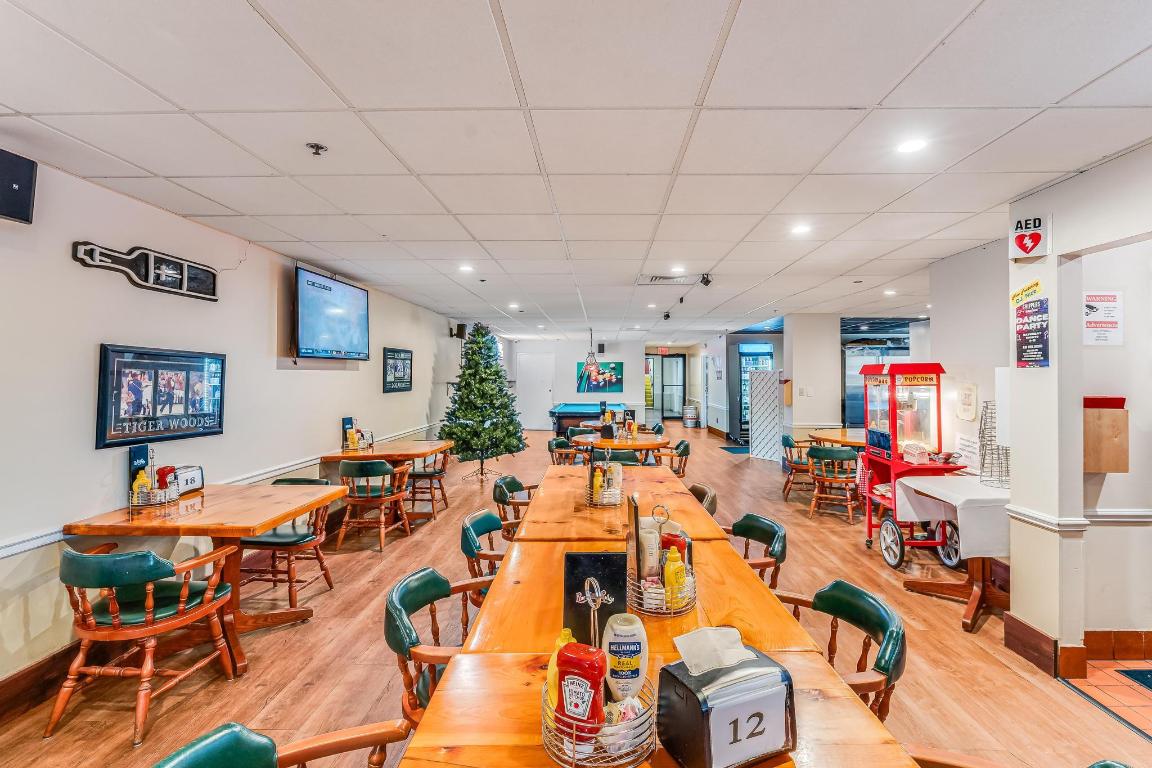 9235 Lagoon Place 302