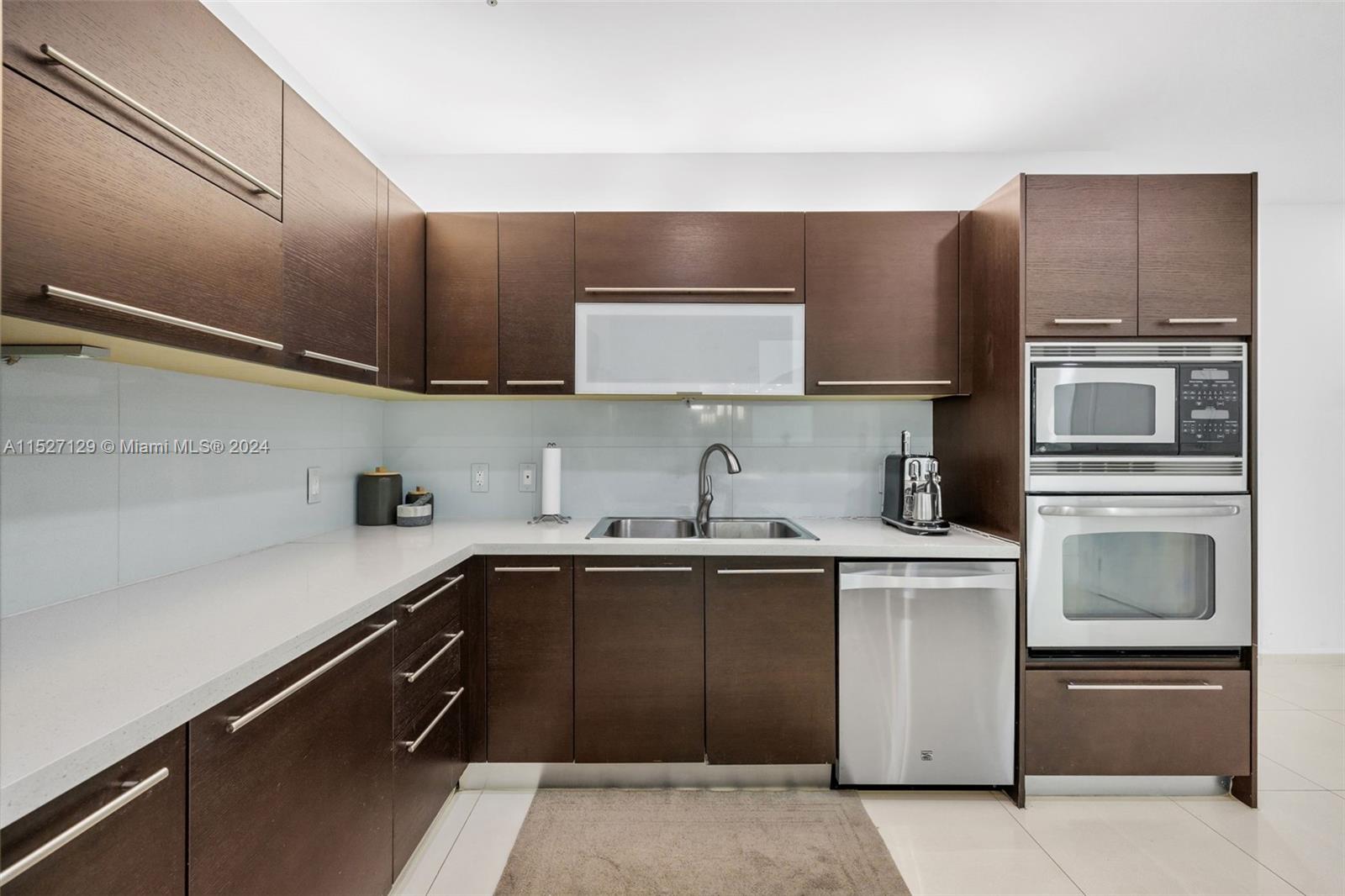 7928 East Dr Unit: 301