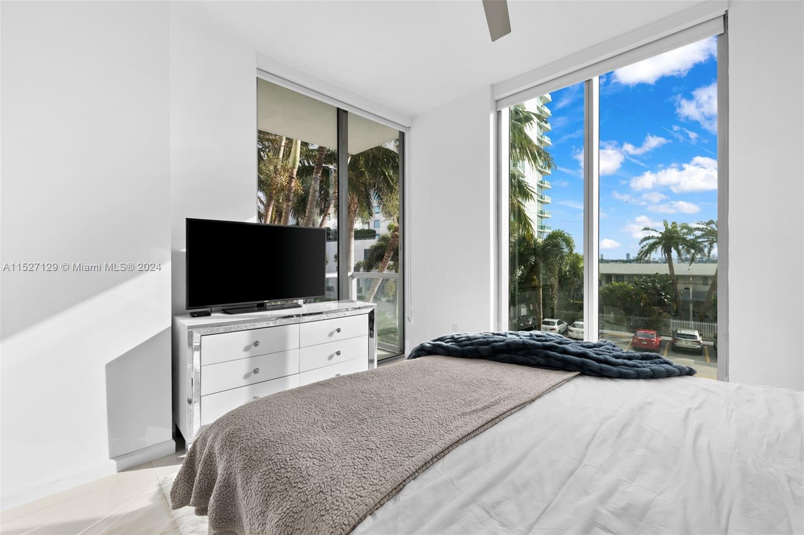 7928 East Dr Unit: 301