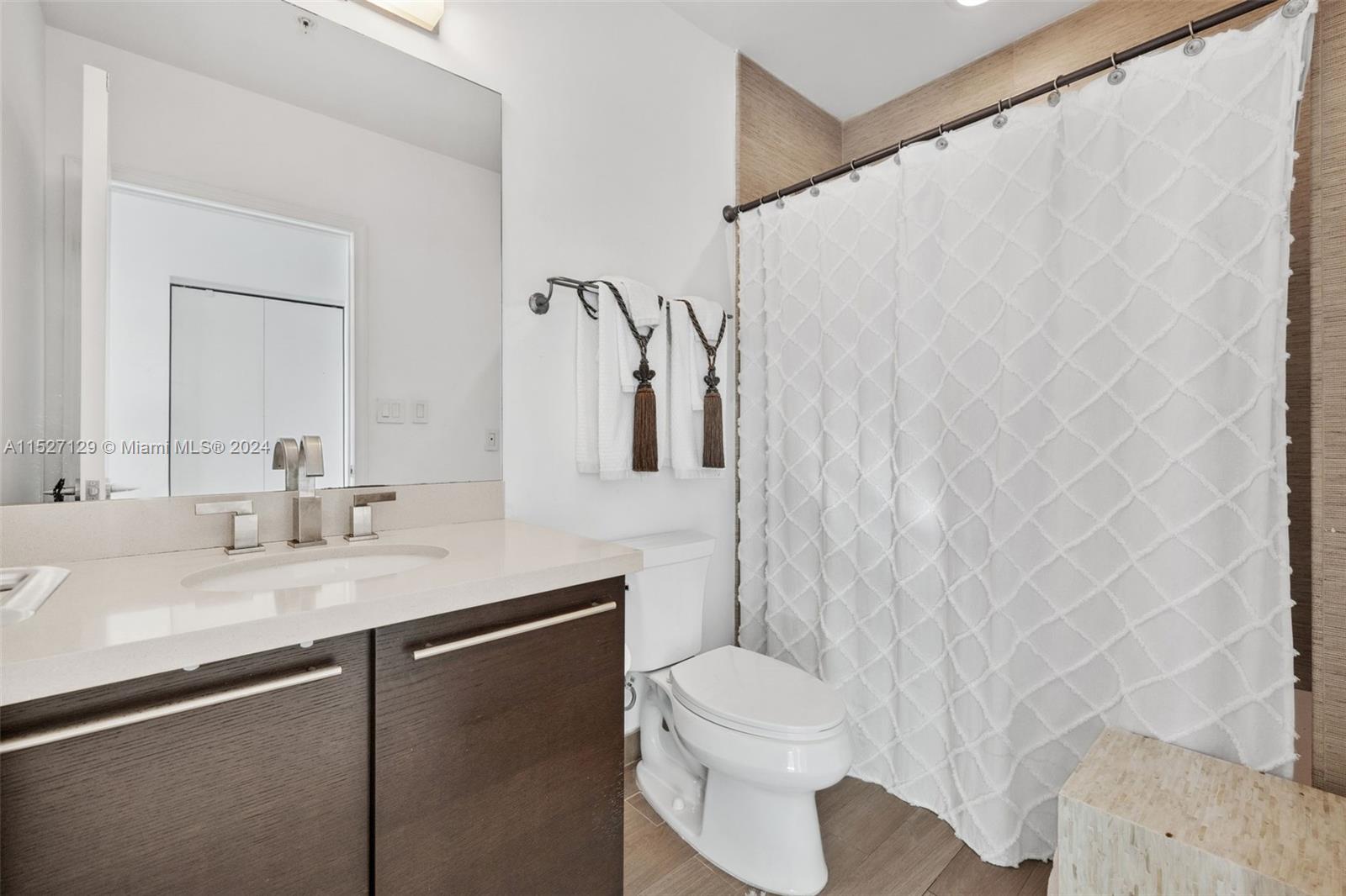 7928 East Dr Unit: 301