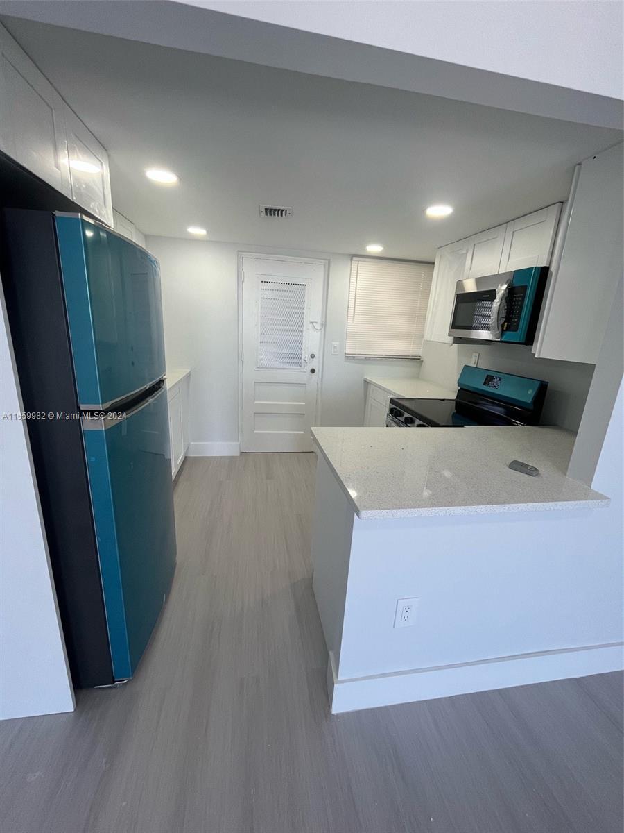 7850 Byron Ave # 606