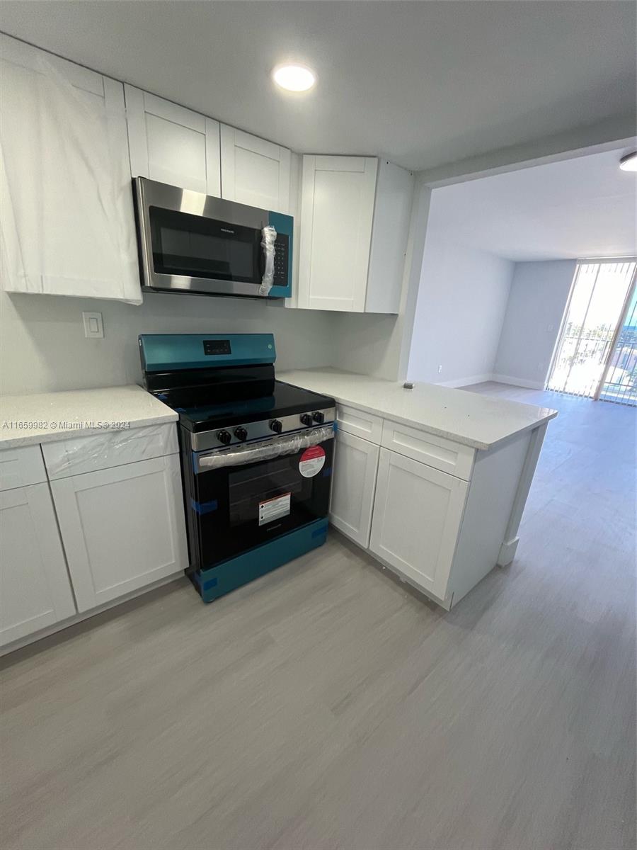 7850 Byron Ave # 606