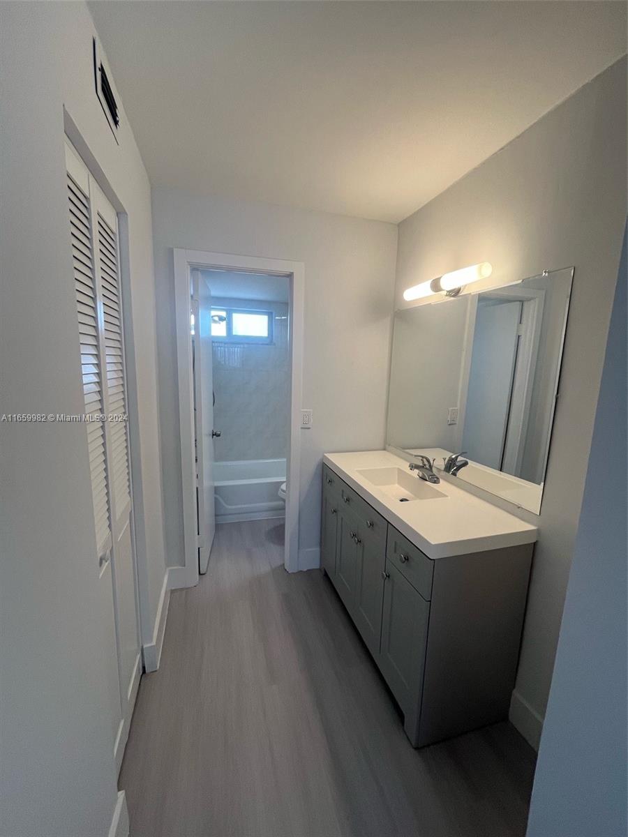7850 Byron Ave # 606