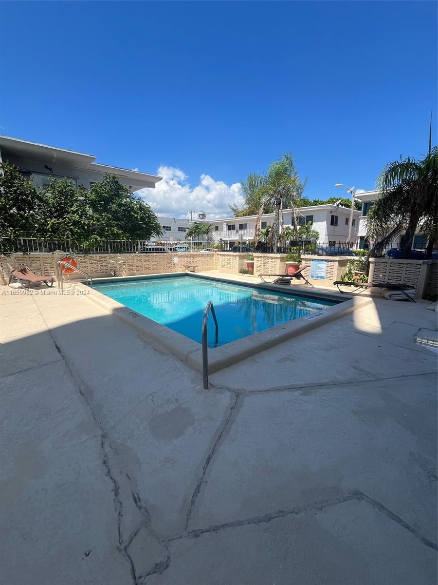 7850 Byron Ave # 606