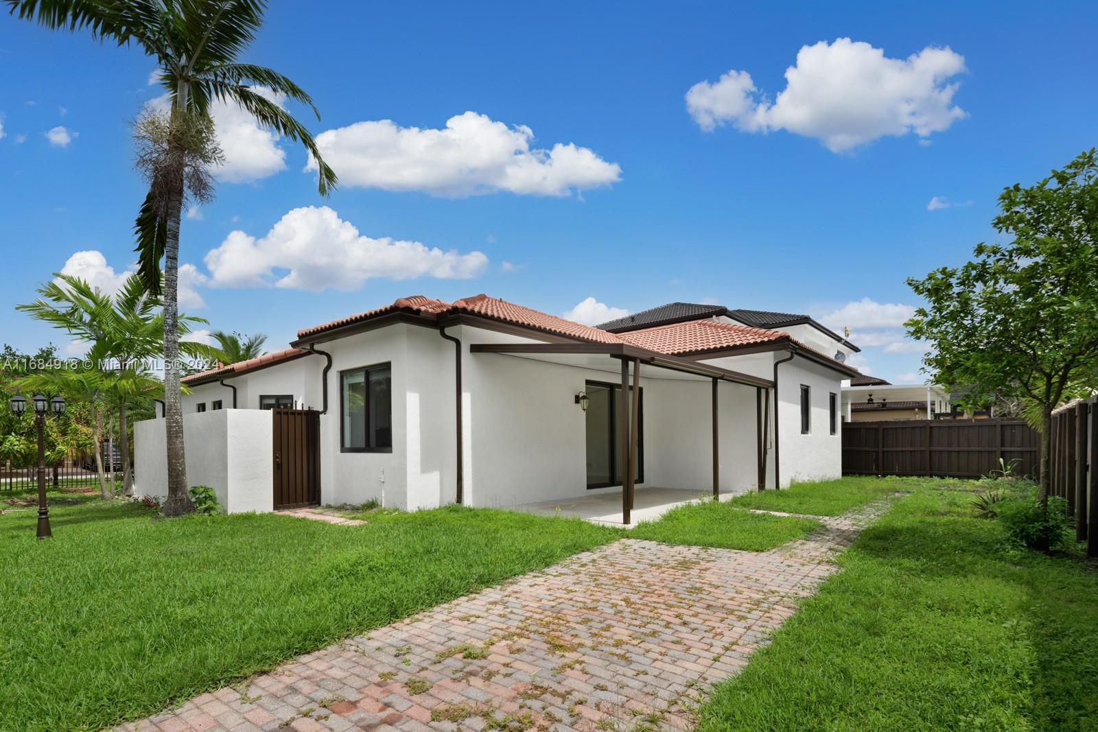 8838 NW 180 Ter