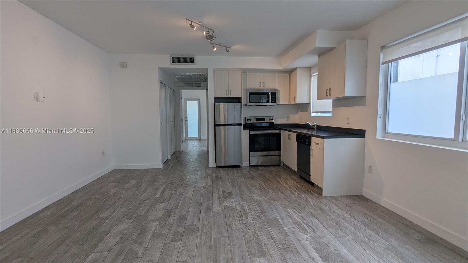 1035 Euclid Ave # 18