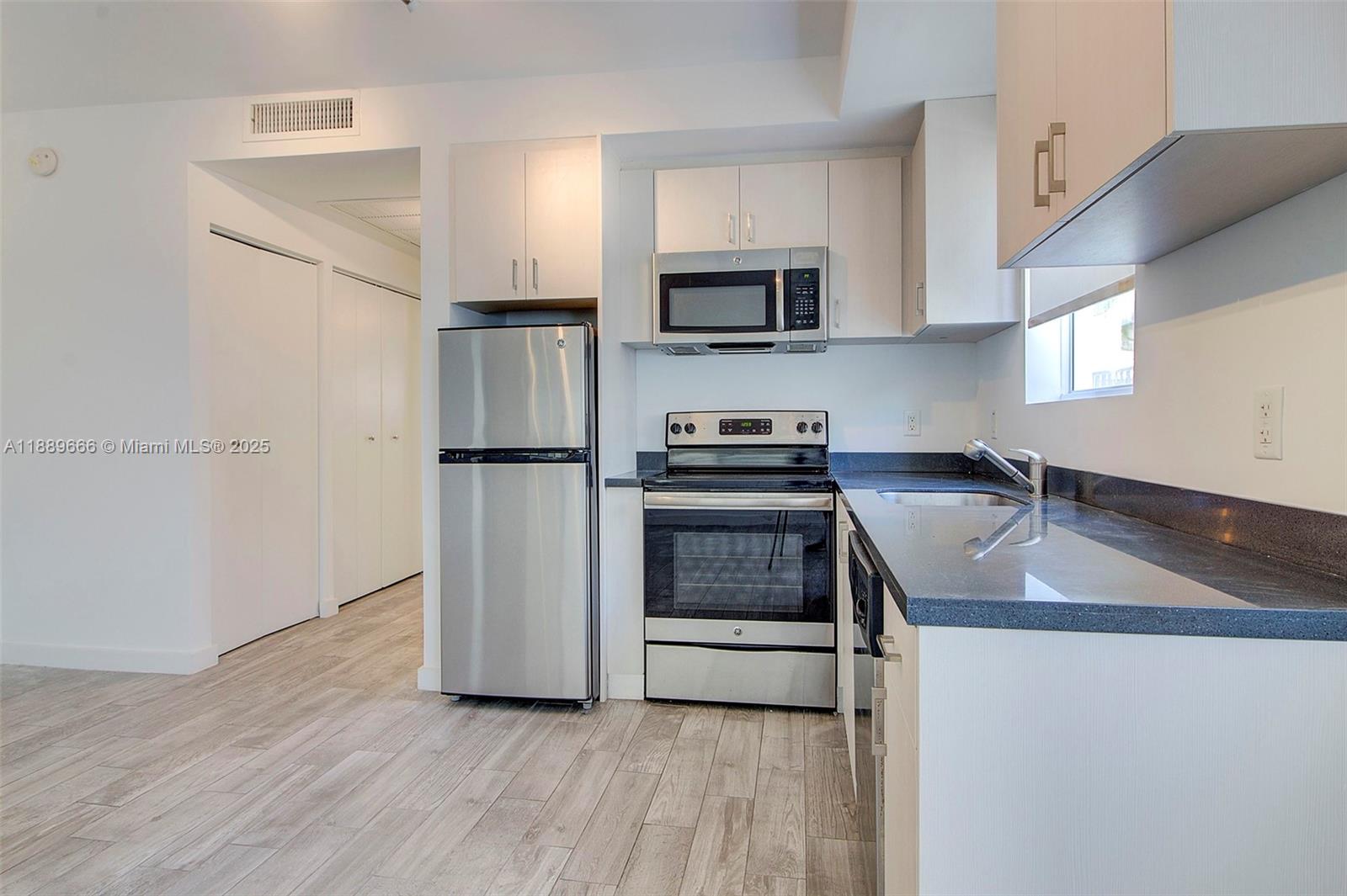 1035 Euclid Ave # 18