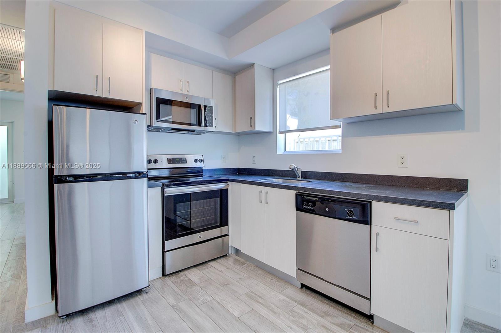 1035 Euclid Ave # 18