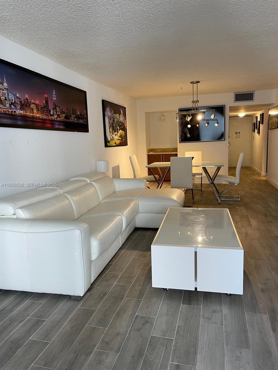1717 N Bayshore Dr # 1842 Unit: A-1842