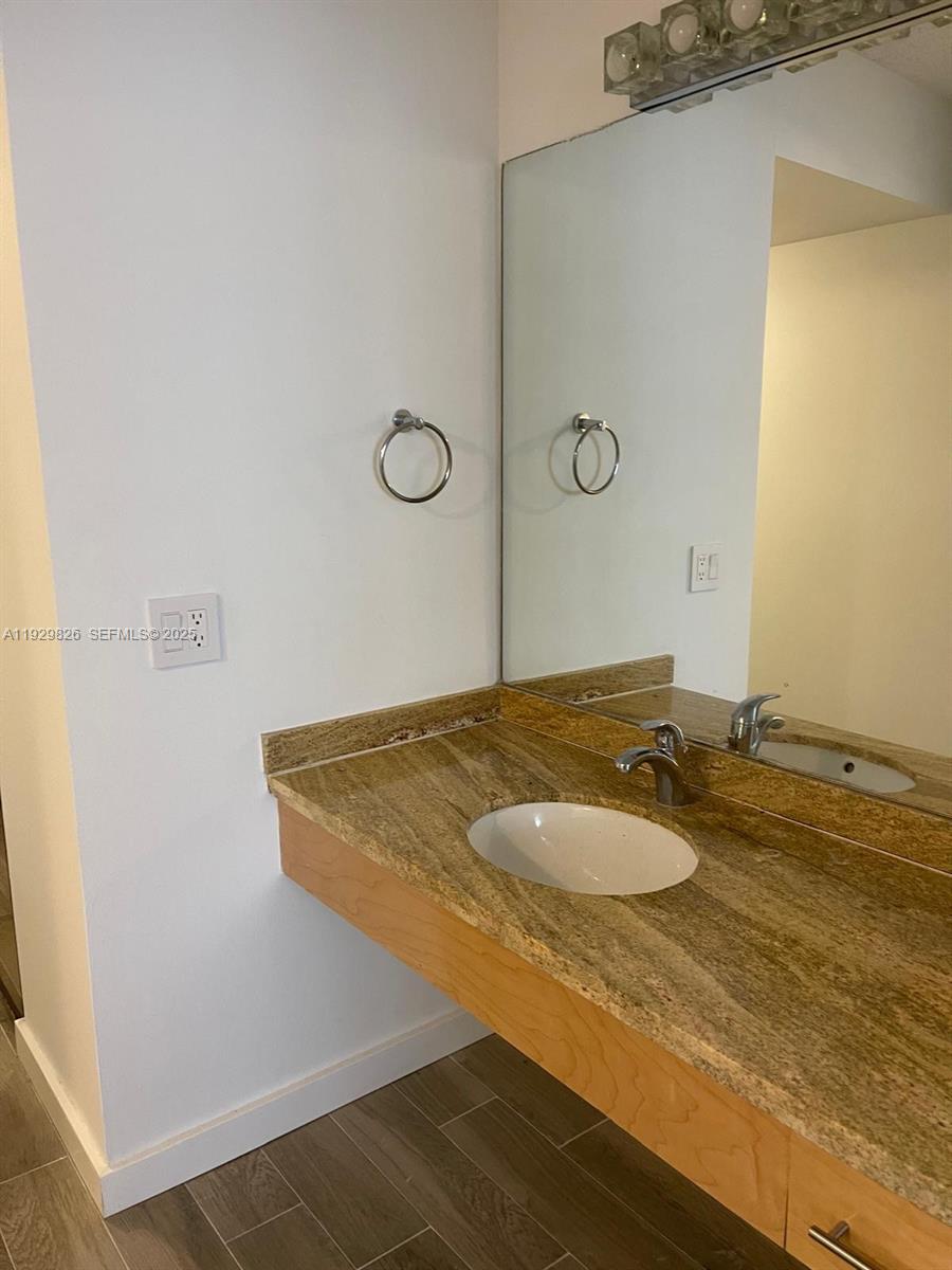 1717 N Bayshore Dr # 1842 Unit: A-1842