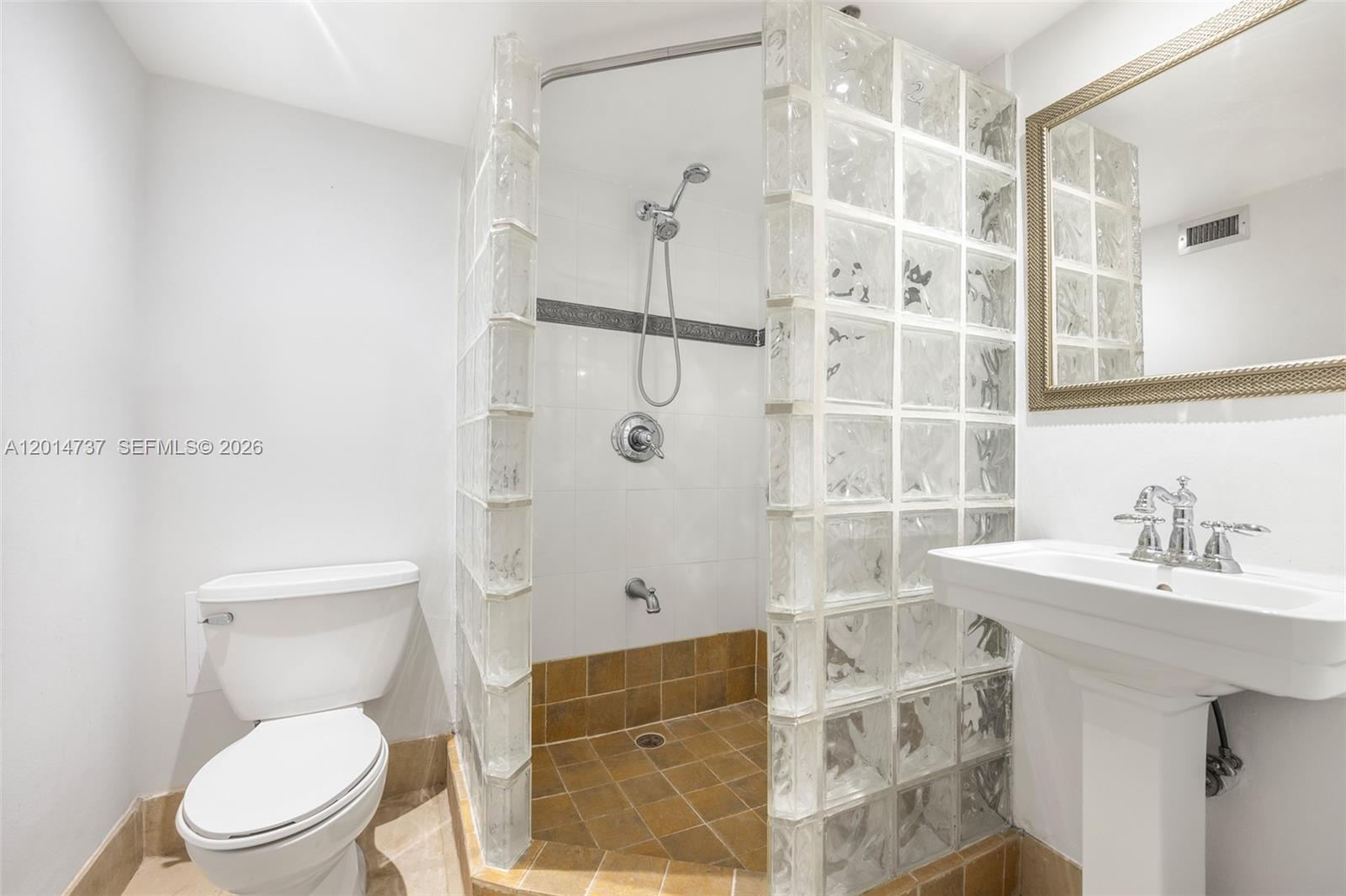 900 Bay Dr Unit: 1005 + Dock DS14