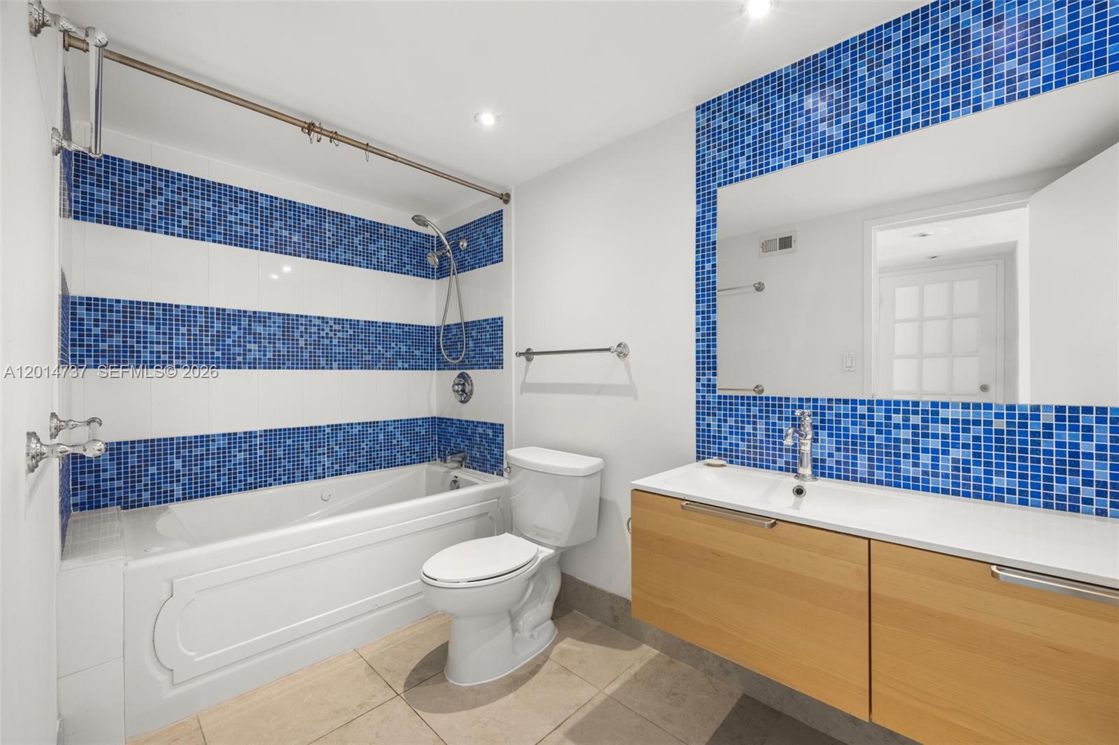 900 Bay Dr Unit: 1005 + Dock DS14