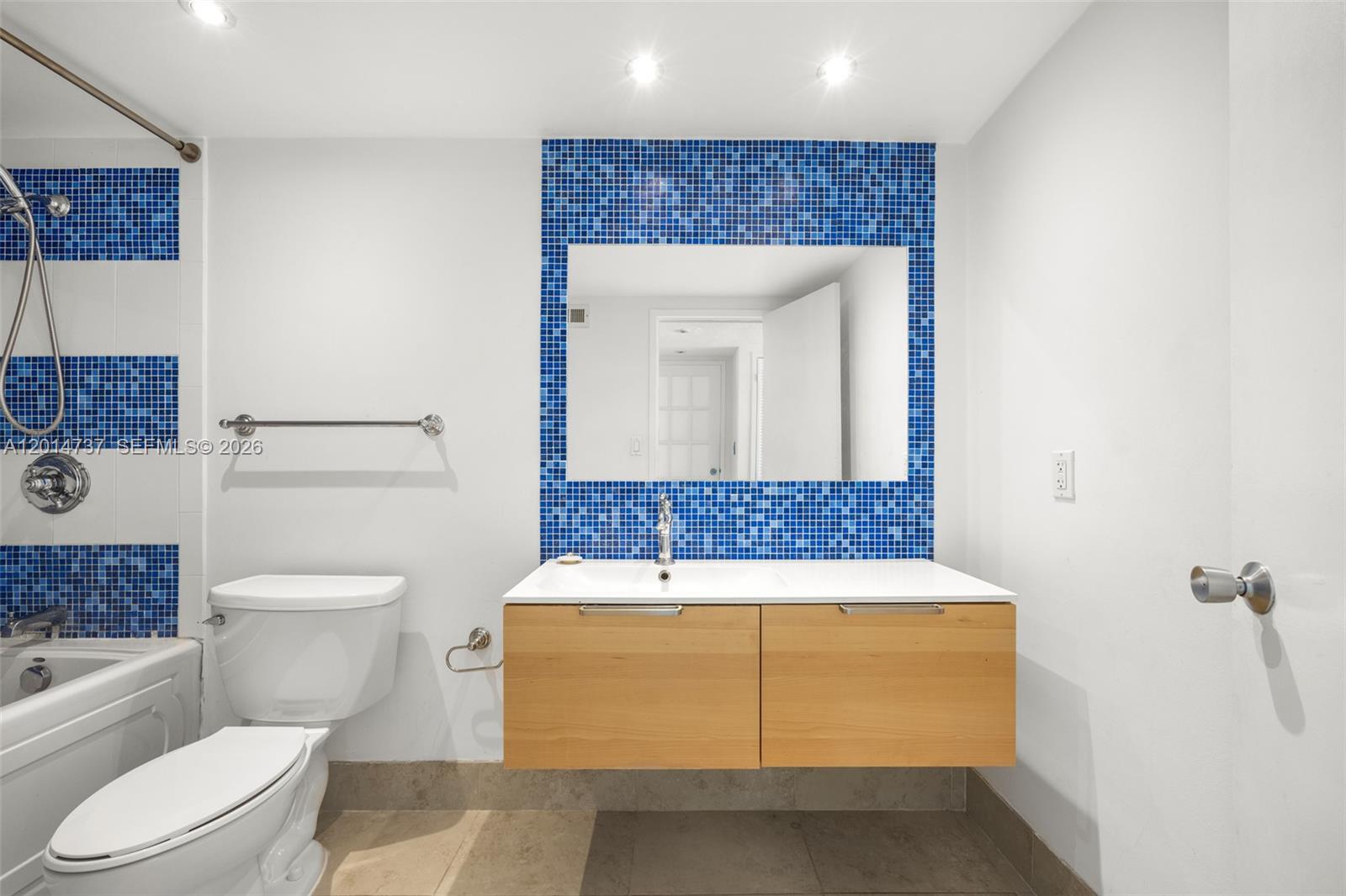 900 Bay Dr Unit: 1005 + Dock DS14