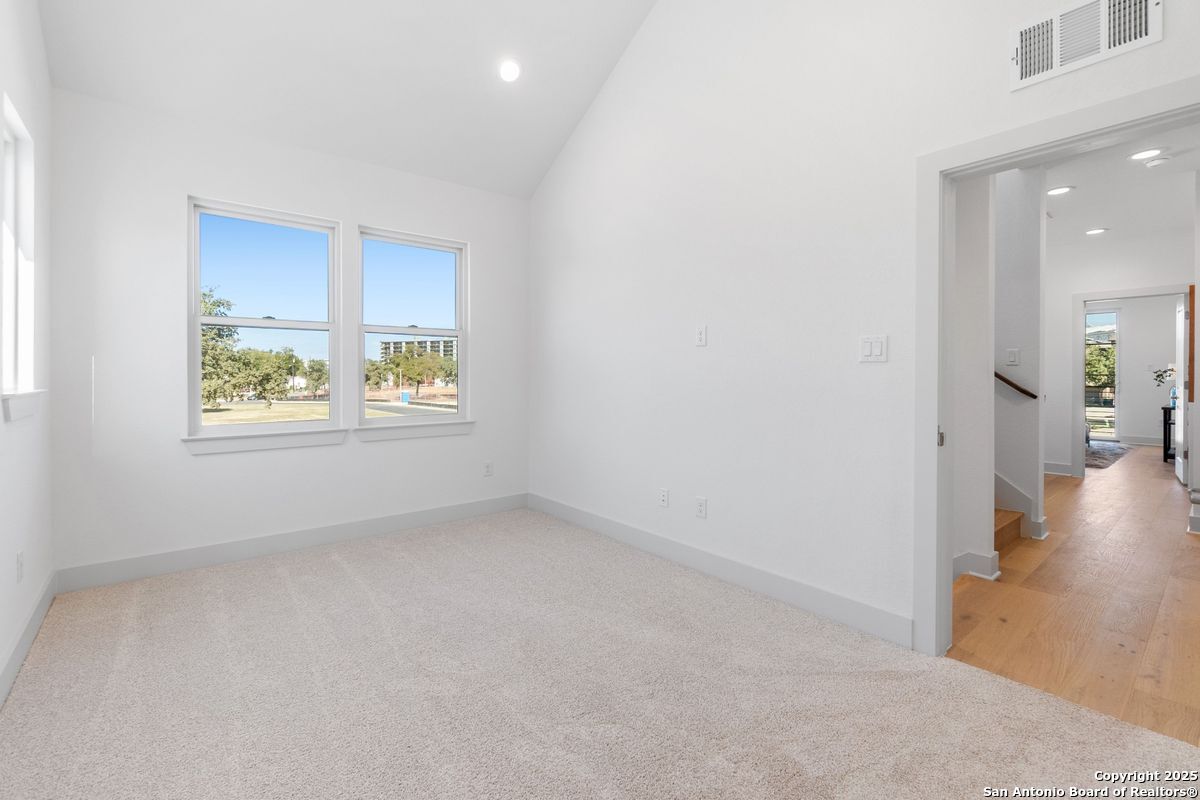 514 McMonigal Pl