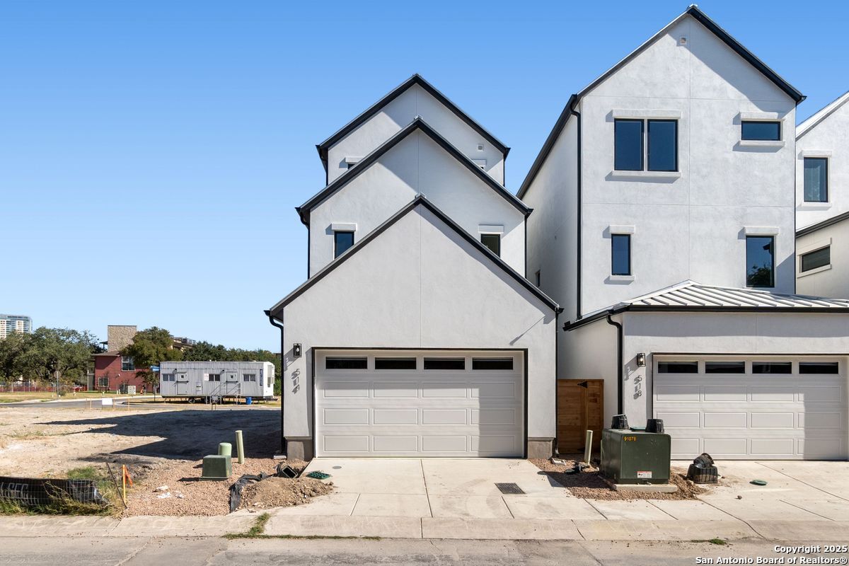 514 McMonigal Pl