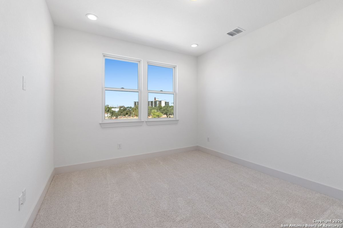 514 McMonigal Pl