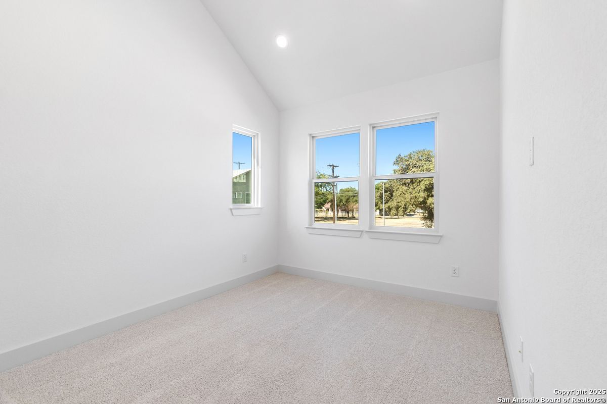 514 McMonigal Pl