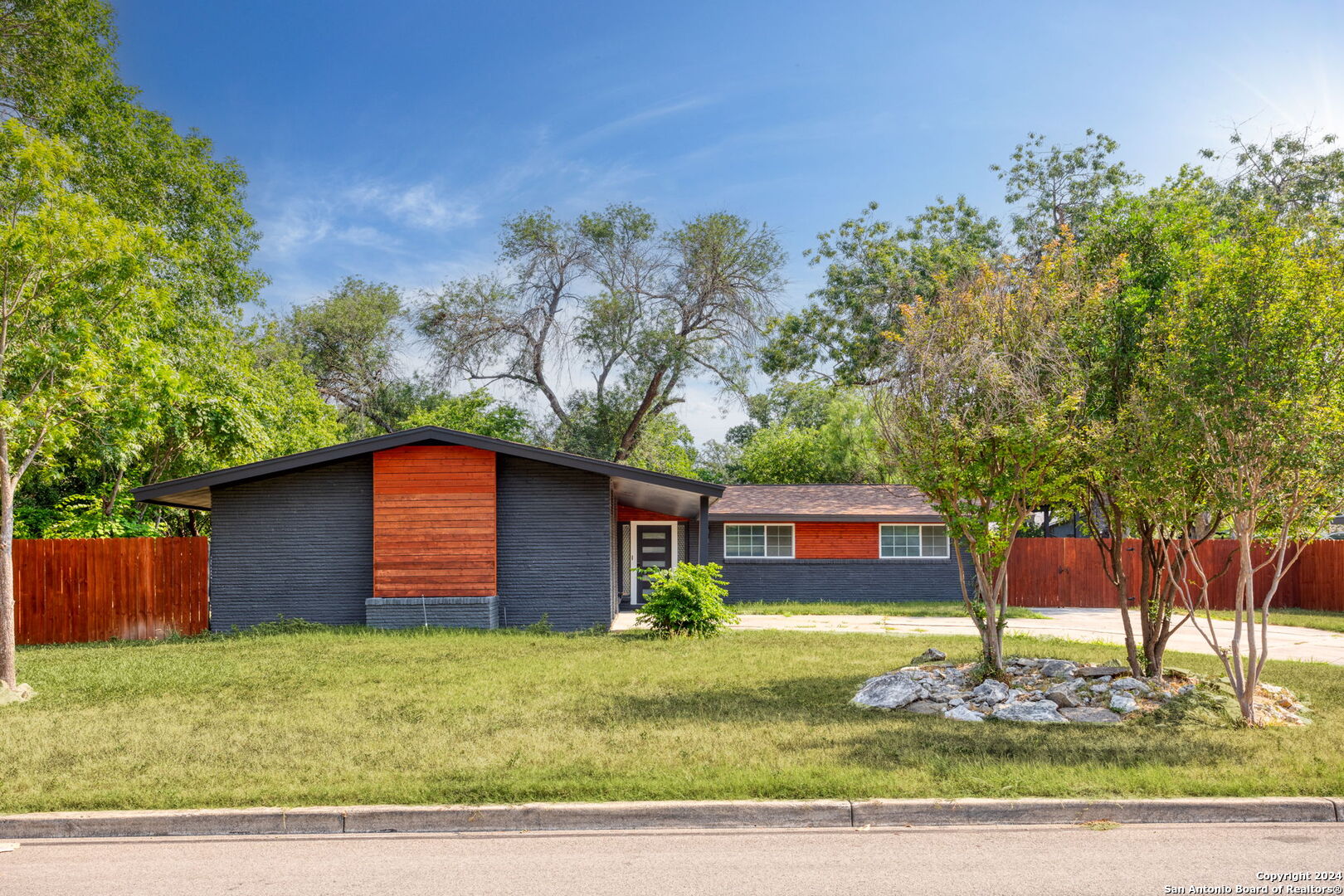 405 DRIFTWIND DR