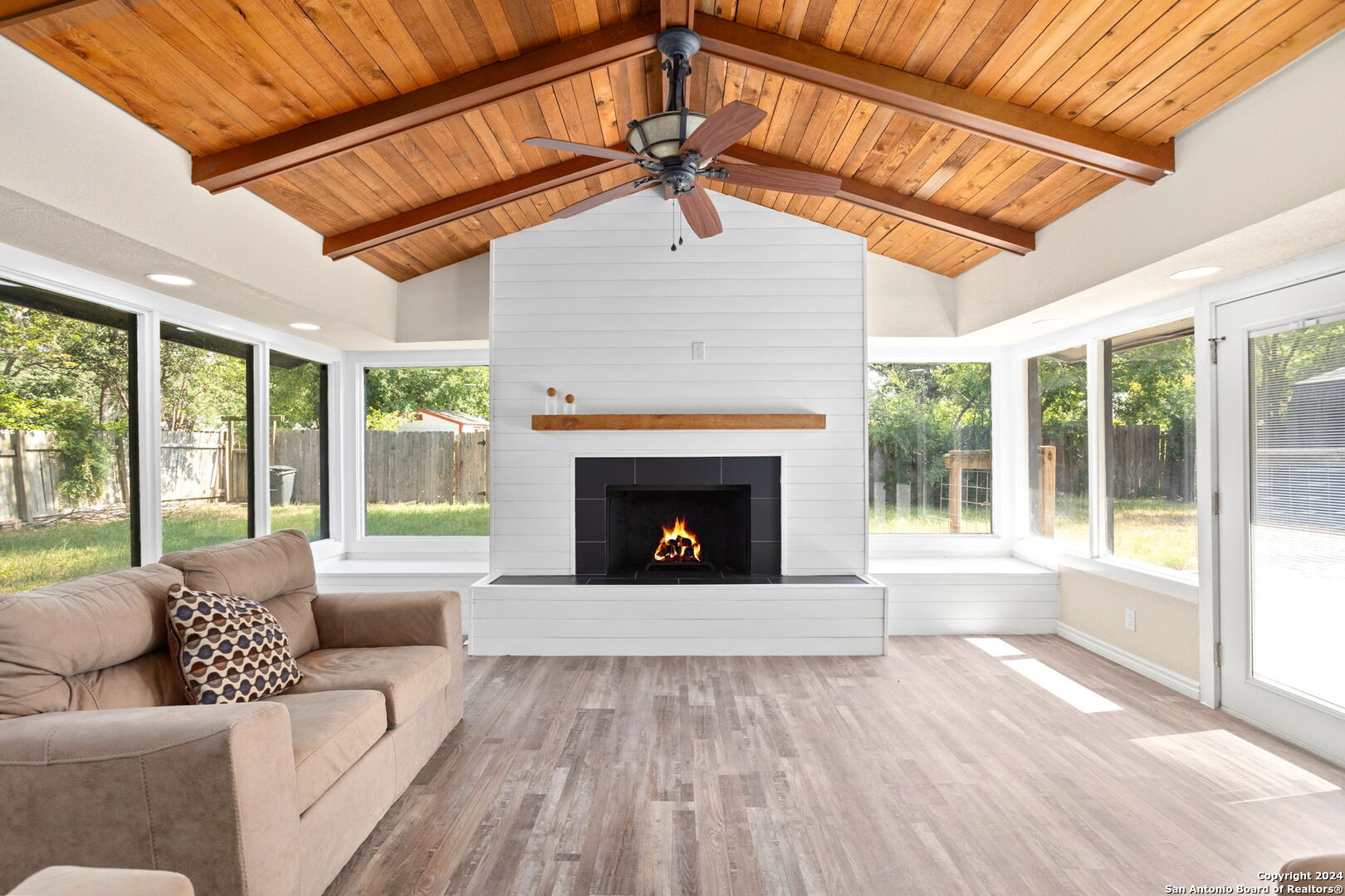 405 DRIFTWIND DR