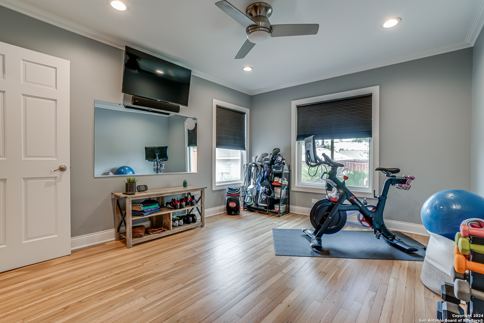 338 ROBINHOOD PL