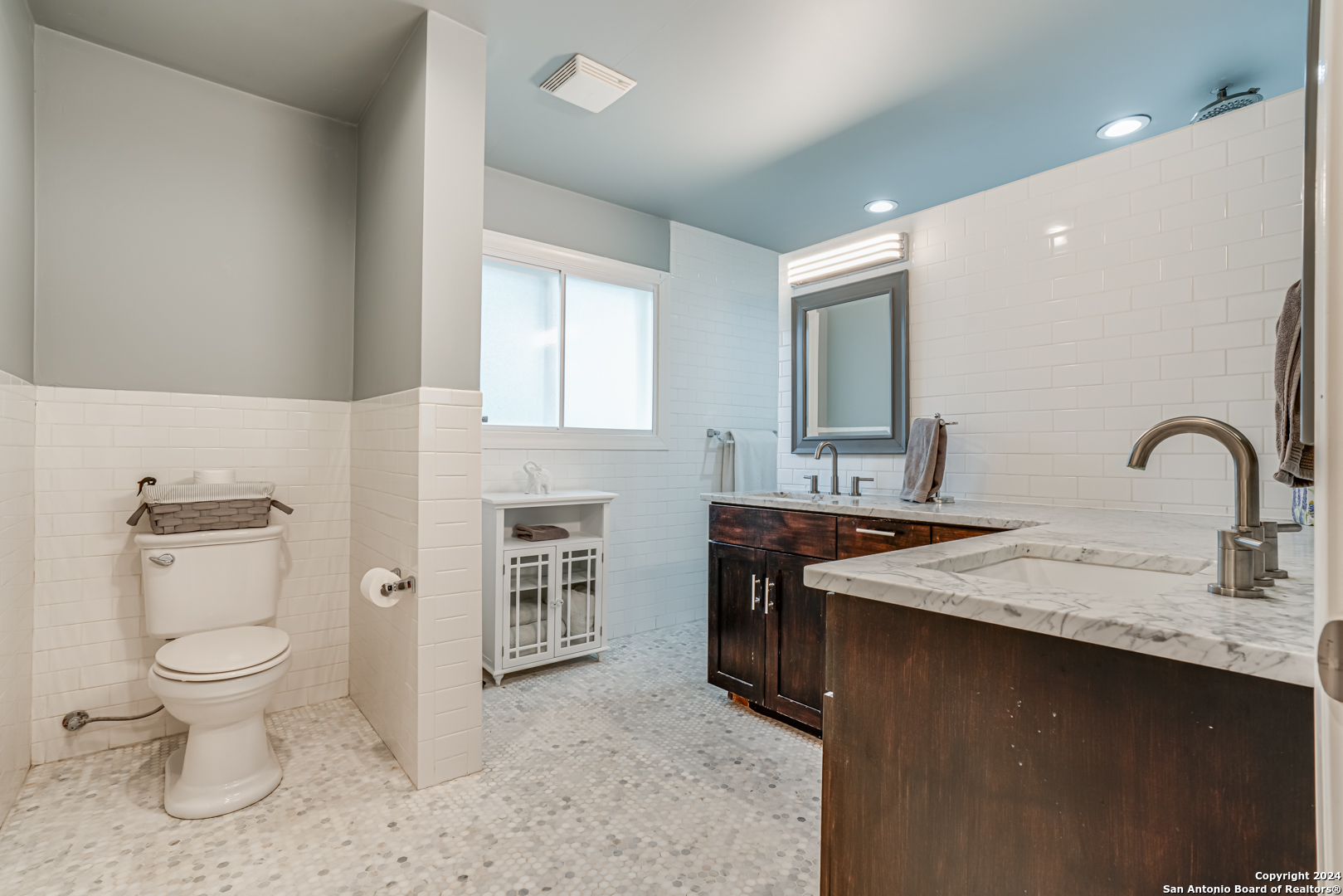 338 ROBINHOOD PL