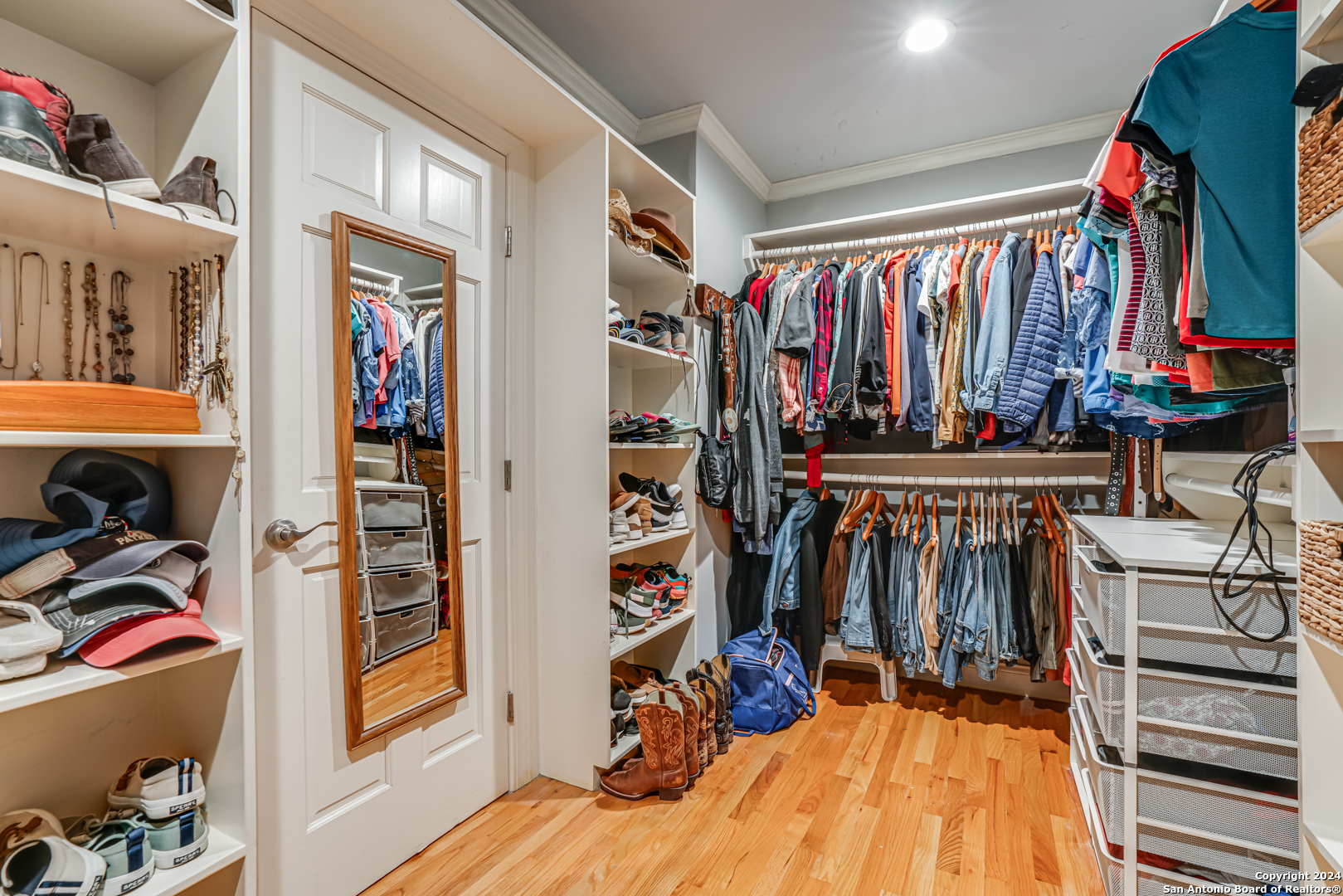 338 ROBINHOOD PL