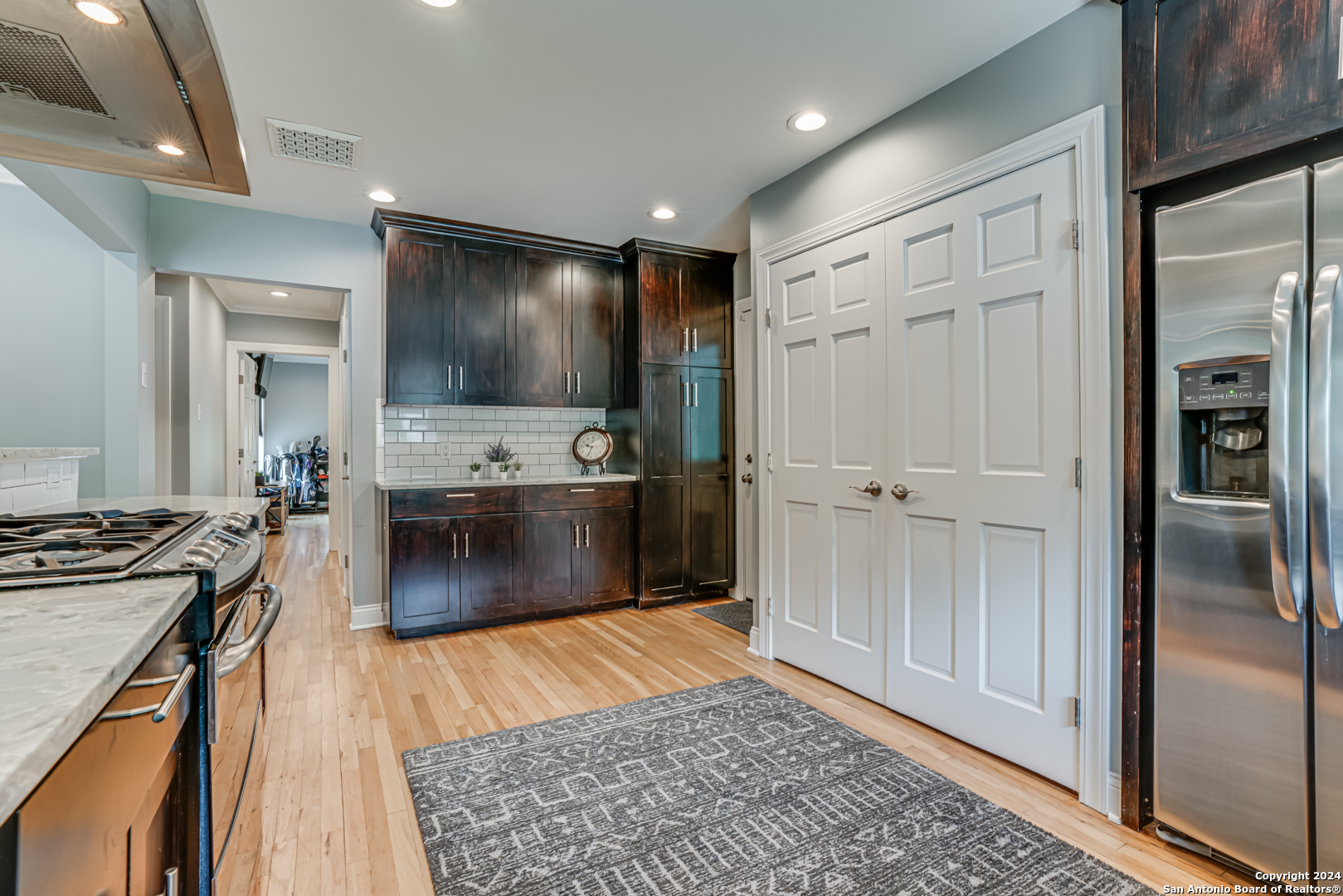 338 ROBINHOOD PL