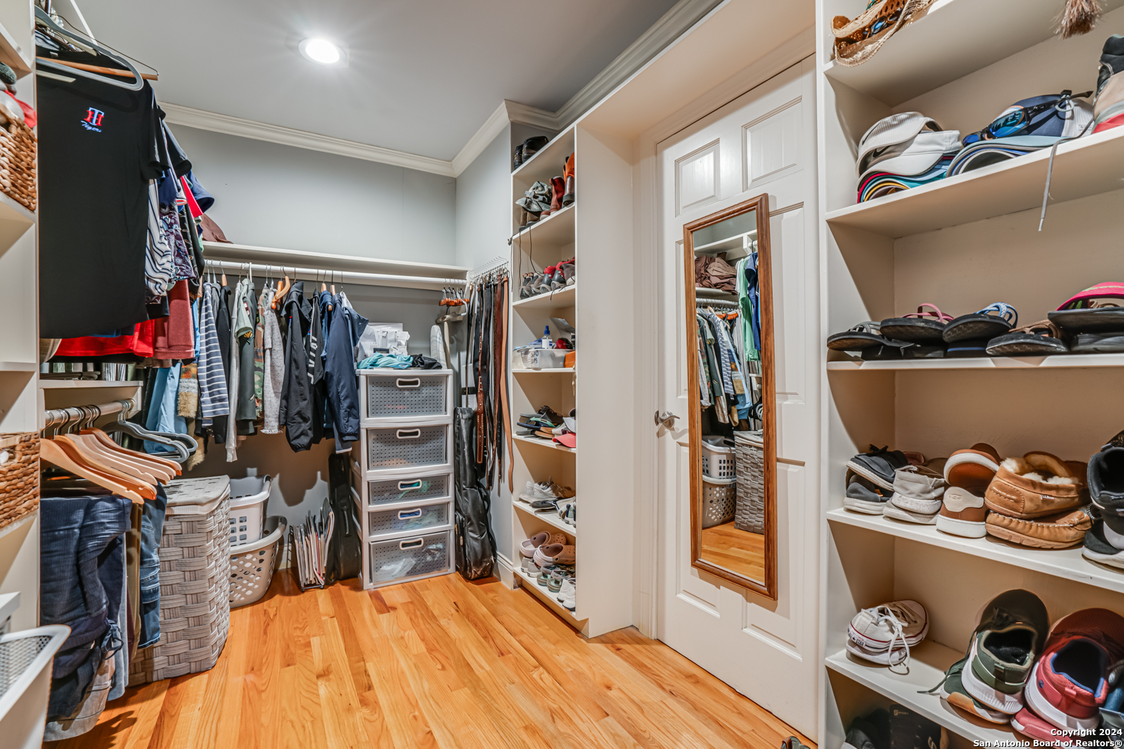 338 ROBINHOOD PL